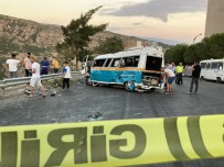 Servis Araci Minibüsten Inen Yolcularin Arasina Daldi Açiklamasi Ölü Sayisi 2'Ye Çikti