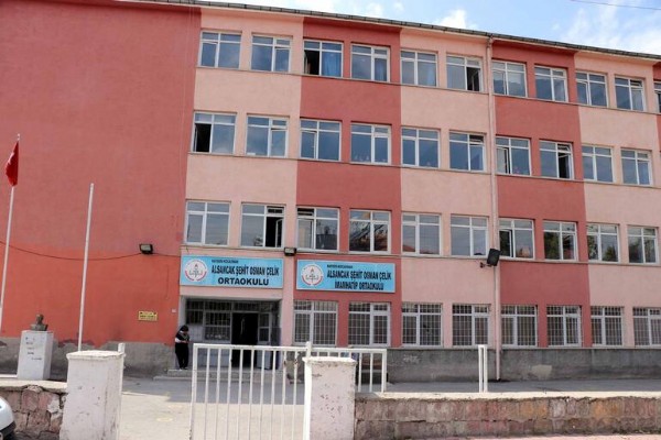 Kayseri'de okula ateş açıldı