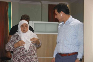 86 Yasindaki Kadinin 20 Yillik Saglik Sorunu 50 Dakikada Çözüldü