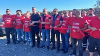 Belediyenin Protesto Tabelasinin Açilisini Zam Isteyen Isçiler Kurdele Keserek Yapti