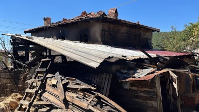 Çanakkale'de Köyde Çikan Yanginda 26 Hayvan Telef Oldu