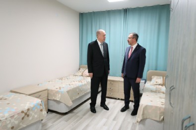 Cumhurbaşkanı Erdoğan açılışı yapılan GSB yurdunu inceledi!