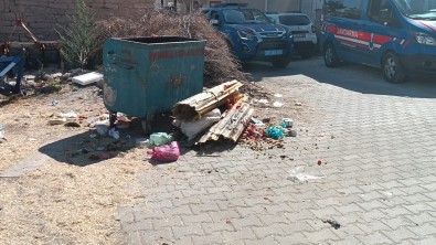 Gaziantep'te Bebeklerini Çöpe Birakan Anne Ve Baba Tutuklandi