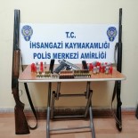 Polisin Arama Yaptigi Ev Ve Araçta 3 Adet Ruhsatsiz Silah Ele Geçirildi Açiklamasi 1 Gözalti