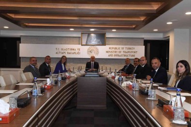 Ulastirma Ve Altyapi Bakanligindan Izmir'e Iki Müjde