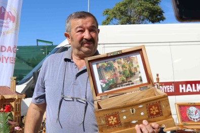 Ahiligin Merkezine Ilçe Belediyeleri Yöresel Ürünleri Ile Çikarma Yapti