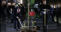 Başkan Erdoğan, Semerkant'ta ağaç dikti!