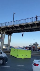 Büyükçekmece Metrobüs Üst Geçidinde Intihar Girisimi