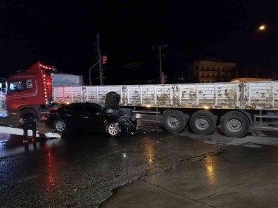 Manisa'da Tir Ile Otomobil Çarpisti Açiklamasi Otomobilde Bulunan 6 Kisi Ölümden Döndü