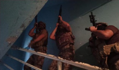 Mersin'de belediye terörist yuvasına dönmüş! 10 şüpheli yakalandı