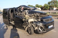 Tira Arkadan Çarpan Minibüs Hurdaya Döndü Açiklamasi 6 Yarali
