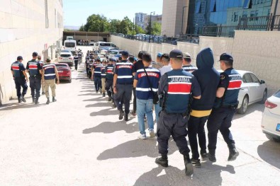 4 Ilde 260 Vatandasi Dolandiran Suç Örgütüne Operasyon Açiklamasi 26 Süpheli Adliyeye Sevk Edildi