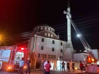 Cami Minaresinde Yangin Çikti