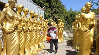 Yıllarca tartışılmıştı: CHP'li belediye çıplak heykelleri geri getirdi