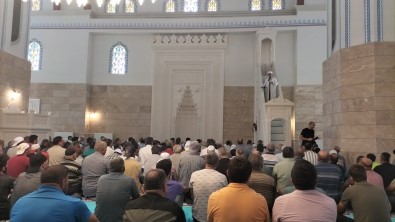 Yusufeli'nin Yeni Ilçe Merkezinde Ilk Cuma Namazi Kilindi