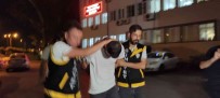 Bursa'da Metroda Yüzlerce Kisinin Gözü Önünde Dehset
