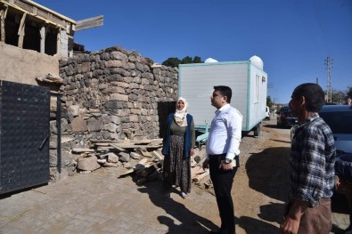 Develi Kaymakami Tunç, Evi Yanan Aileyi Ziyaret Etti