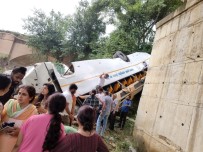 Hindistan'da Otobüs Nehre Düstü Açiklamasi 7 Ölü, 22 Yarali