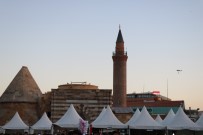 Jandarma Havacilik Komutanligi Helikopter Gösterisi Ile Cacabey Meydani'ni Mest Etti