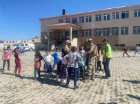 Jandarmadan 122 Ekip Ve Bin 35 Personelle Okul Çevrelerinde Denetim