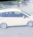 Motosiklet Ile Otomobil Çarpisti, 25 Yasindaki Genç Agir Yaralandi