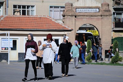 İptal edilen KPSS başladı: Milyonlarca aday ter döküyor