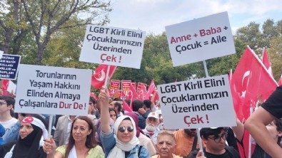 LGBT dayatmasına karşı 'Büyük Aile Yürüyüşü' düzenleyecek aileler Saraçhane Parkı'nda buluştu