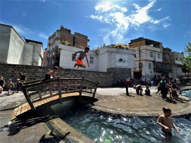 Meteoroloji Uyardi Açiklamasi Diyarbakir'da Bunaltici Sicaklar Düsüyor