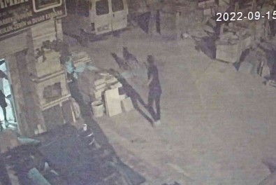 Tartistigi Arkadasina Sinirlenip Ayni Ismi Tasiyan Köpege Kursun Yagdiran Adam Tutuklandi