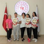 Basarili Karateciler Ödüllendirildi