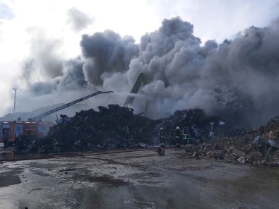 Hurdalikta Çikan Yangin 5 Buçuk Saattir Devam Ediyor
