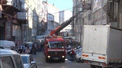 Kagithane'de Boya Imalathanesinde Yangin Panigi