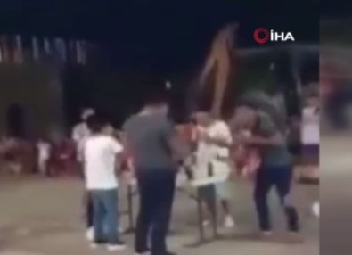 Meksika'da Yemek Yeme Yarismasinda Bir Kisi Bogularak Öldü