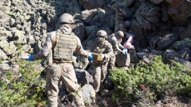 Tendürek'te teröristlerin kullandığı mağara ve cephanelik bulundu