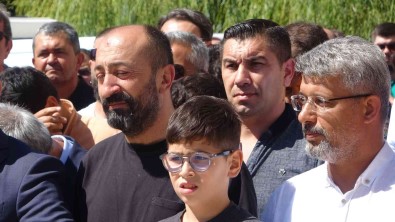 Yataginda Hayatini Kaybeden 15 Yasindaki Çocuk Topraga Verildi