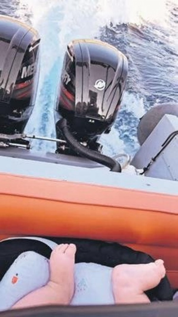 Kıvanç Tatlıtuğ'un oğlu tatilde