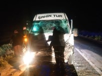 Ankara'da Traktör Ile Servis Minibüsü Çarpisti Açiklamasi 7 Yarali