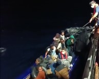 Izmir Açiklarinda 66 Göçmen Kurtarildi, 37 Göçmen Yakalandi