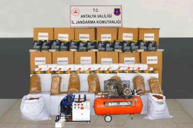 Manavgat'ta Piyasa Degeri 650 Bin TL Kaçak Tütün Ve Makaron Operasyonu
