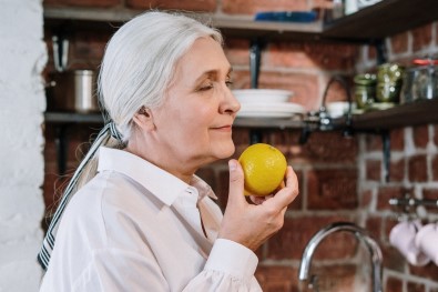 'Omicron'da Tat Ve Koku Kaybi Yasayanlarin Yüzde 50'Sinde Depresyon Görülüyor'