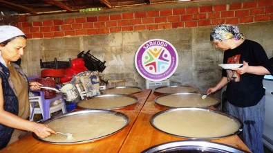 Sarigöllü Kadinlarin El Emegi Ürünlerine Talep Yagiyor