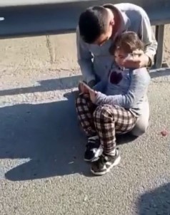 Trafik Kazasinda Yüzünden Yaralanan 5 Yasindaki Ceren'e Ilk Müdahaleyi Tuzla Belediyesi Personeli Yapti