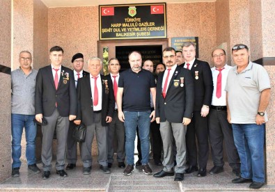 Balikesirspor'dan Gazi Ve Sehit Yakinlarina Sezon Boyu Ücretsiz Bilet