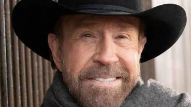 Ünlü oyuncu Kuşadası'nı gezdi...