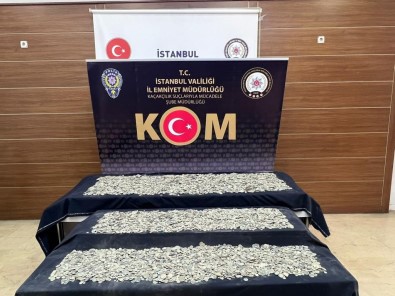 Istanbul'da Durdurulan Otomobilden 34 Bin 550 Adet Sikke Ele Geçirildi