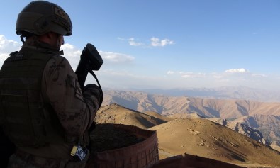 Kahramanlar Vatan Nöbetinde