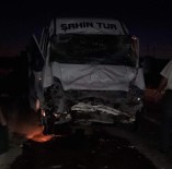 Nallihan'da Traktörle Isçi Servisi Çarpisti Açiklamasi 7 Yarali