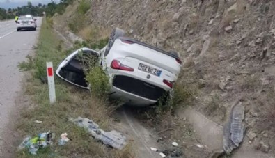 Sinop'ta otomobil su sanalına devrildi: 5 yaralı