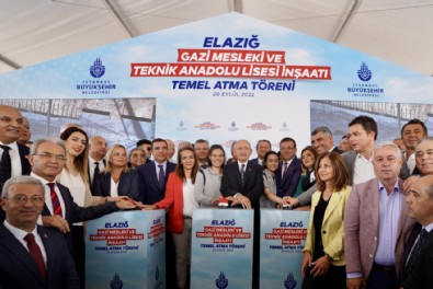 Sözcü'den Ekrem İmamoğlu'na sansür: Dün fotoğrafını kesti bugün adını yazmadı