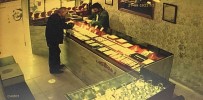 Atasehir'de Sahte Bilezik Satan Sahis, Suçüstü Yakalandi